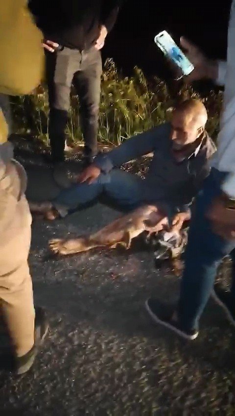 Sürücü yanan tırdan son anda kurtarıldı