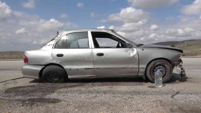 Takla atan otomobil hurdaya döndü