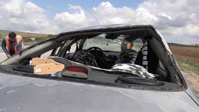 Takla atan otomobil hurdaya döndü