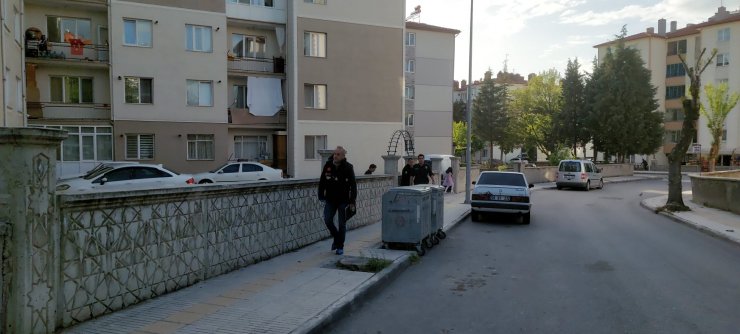 Tartıştığı eşini boğmaya kalkıştı