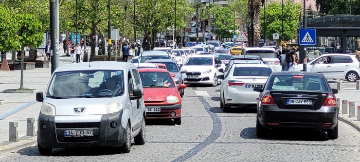 Tatilcilerin dönüş yoğunluğu yaşanıyor