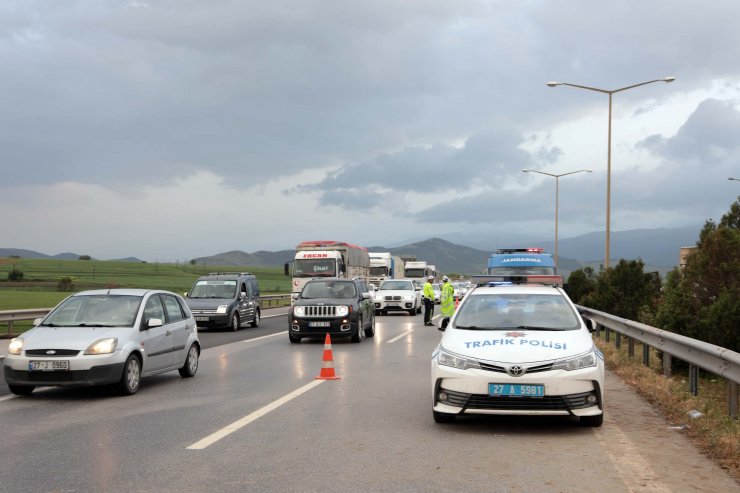 TIR'la çarpışan yolcu otobüsü devrildi: 14 yaralı
