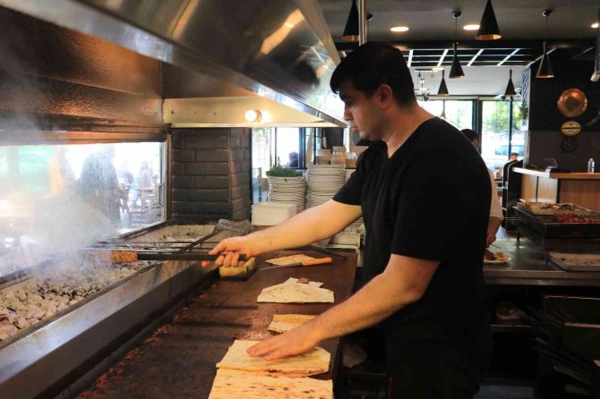 Turizm sezonu açıldı, işletmelerin eleman sıkıntıları başladı