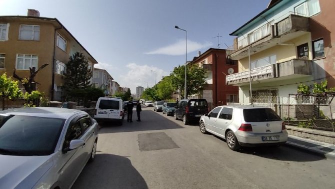 Yalnız yaşayan yaşlı adam evinde ölü bulundu