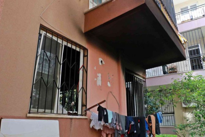 Yangında 2 çocuğu dumandan etkilenen anne gözyaşlarını tutamadı