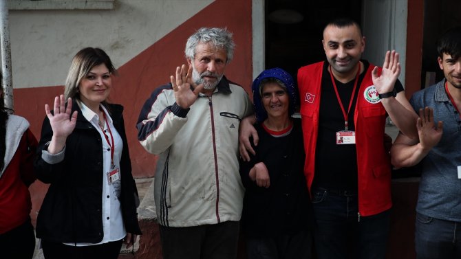 Engelli çift, hayırseverlerin desteğiyle bayramda yeni eşyalarına kavuştu