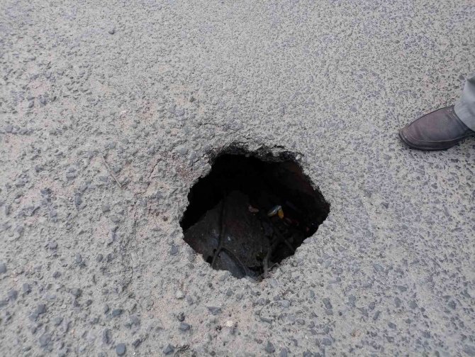 3 ayrı noktadaki yol çökmesi tedirgin ediyor