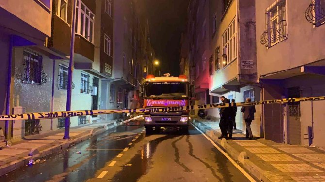 4 katlı binanın çatısı alev alev yandı