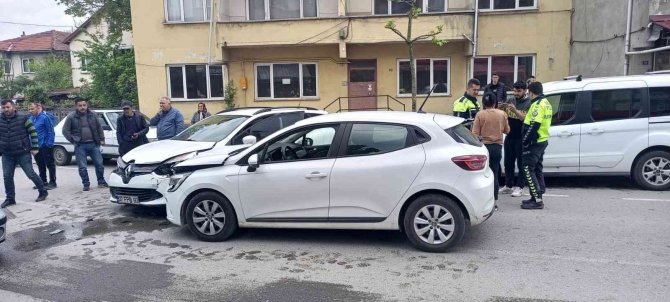 Alkollü araç kullanırken kazaya karıştı