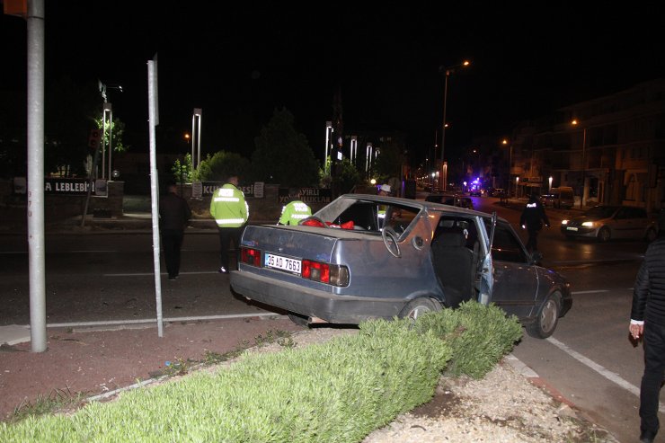 Asker eğlencesinden dönen gençler kaza yaptı: 6 yaralı