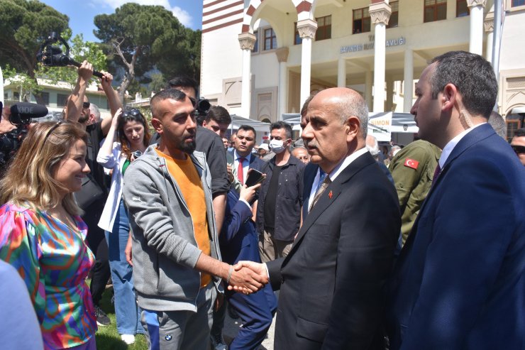 Bakan Kirişci: Türkiye'de 1,7 milyar çiçek üretiliyor