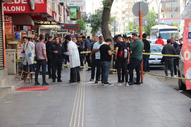 İş yerine düzenlenen silahlı saldırıda 2 kişi yaralandı