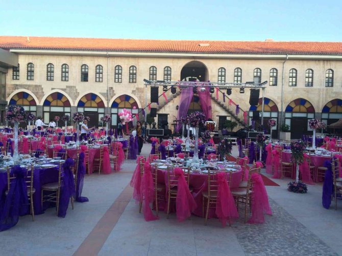 Düğün yapan çiftlere kral dairesi bedava