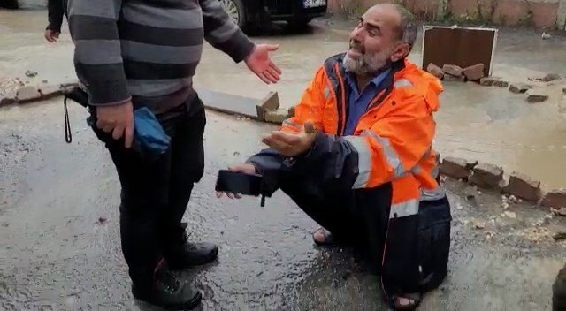 Evini su basan adam hüngür hüngür ağladı