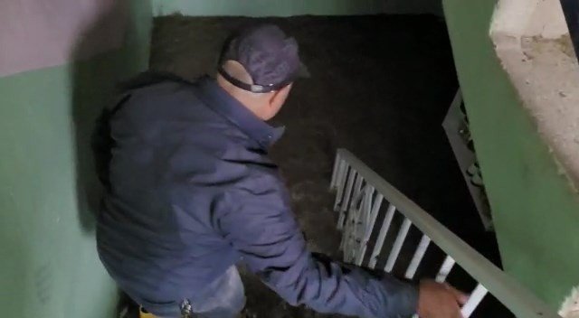 Evini su basan adam hüngür hüngür ağladı