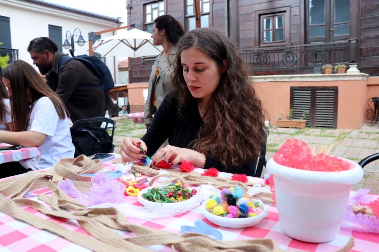 Kakava ve hıdrellezin simgesi 'bahar tacı' yaptılar