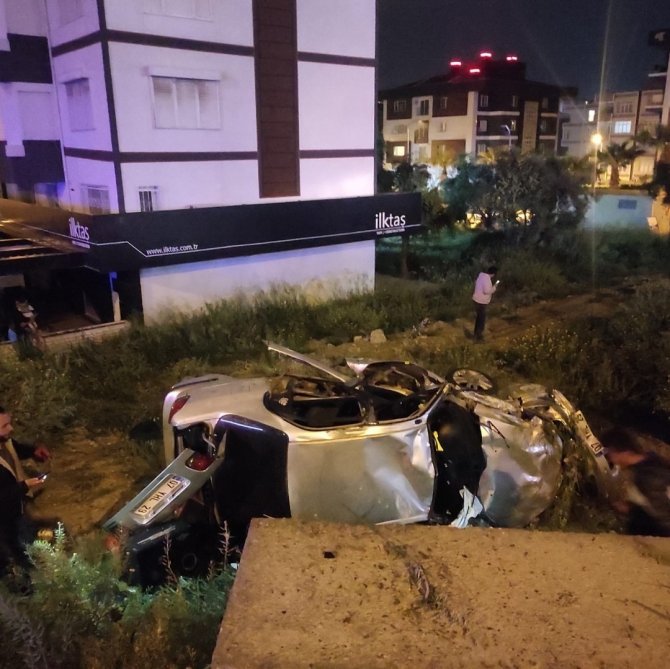 Kaza yapan motosiklet sürücüsü hayatını kaybetti