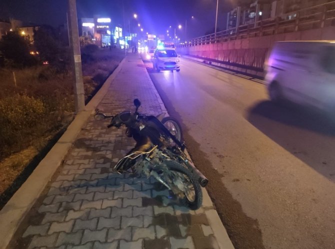 Kaza yapan motosiklet sürücüsü hayatını kaybetti