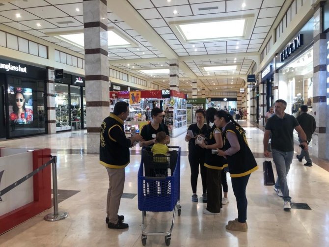 Mezarlıkta, AVM’de, sokakta, yurtta KADES bilgilendirmesi