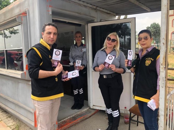 Mezarlıkta, AVM’de, sokakta, yurtta KADES bilgilendirmesi