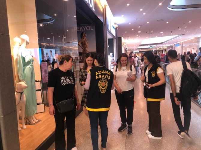 Mezarlıkta, AVM’de, sokakta, yurtta KADES bilgilendirmesi