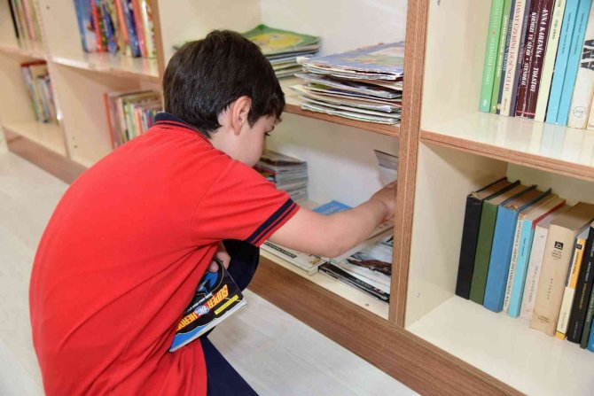 Millet kıraathanesi dolup taşıyor