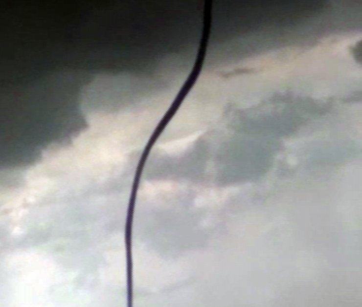 Sağanak sonrası oluşan hortum kamerada