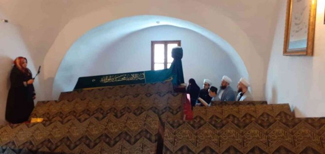 Şeyh Edebali Türbesi bayramda on binlerce ziyaretçinin akınına uğradı