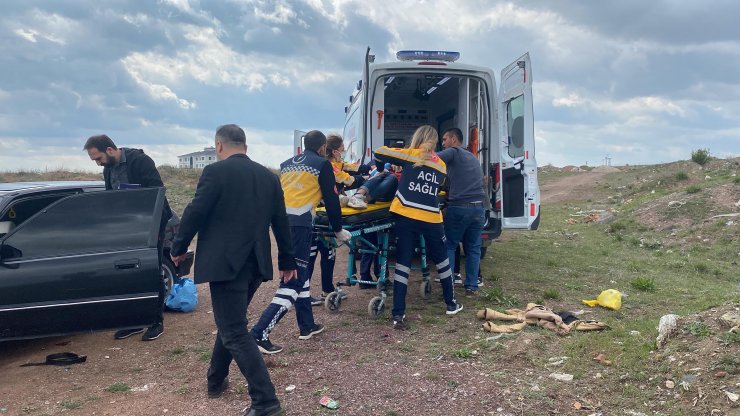 Silahla oynarken kendini yaraladı