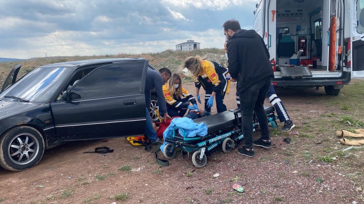 Silahla oynarken kendini yaraladı