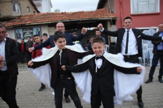 Tırlar sünnet düğününe renk kattı!