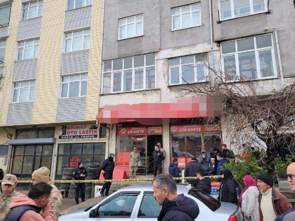 Araç park meselesi nedeniyle tartıştığı komşusunu öldürdü