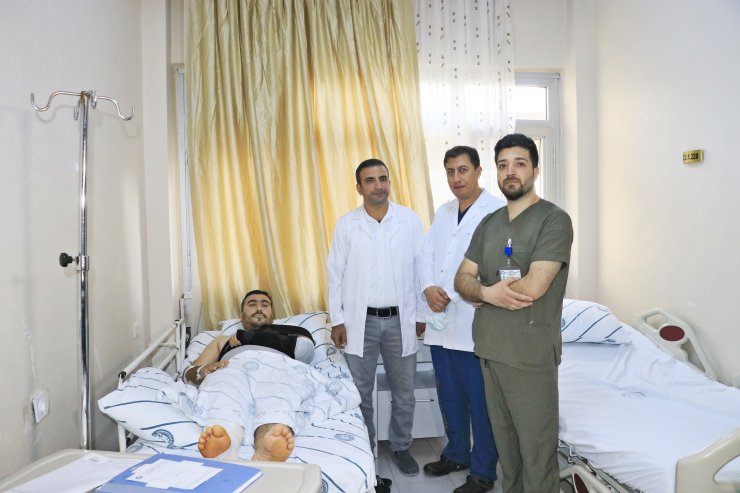 Bacağından alınan kemikle, kolu kesilmekten kurtuldu