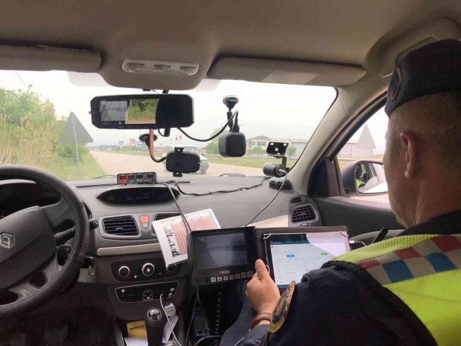 Balıkesir’de jandarmadan radarlı hız kontrolü