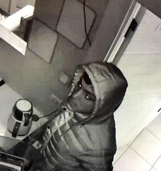 Cep telefonu dükkanında 30 bin TL’lik vurgun