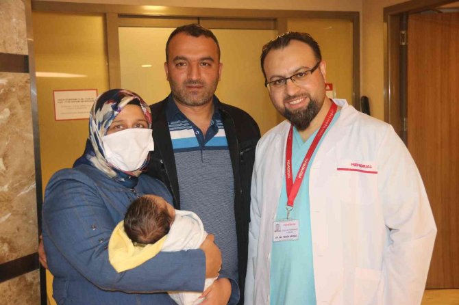 Doğdu, ilk nefesini 7 gün sonra aldı