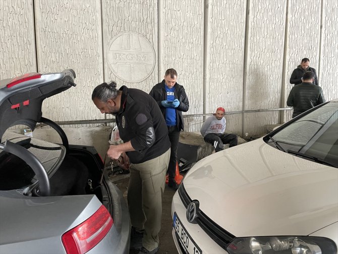 "Dur" ihtarına uymayıp kaçarken kaza yapan araçtan uyuşturucu çıktı