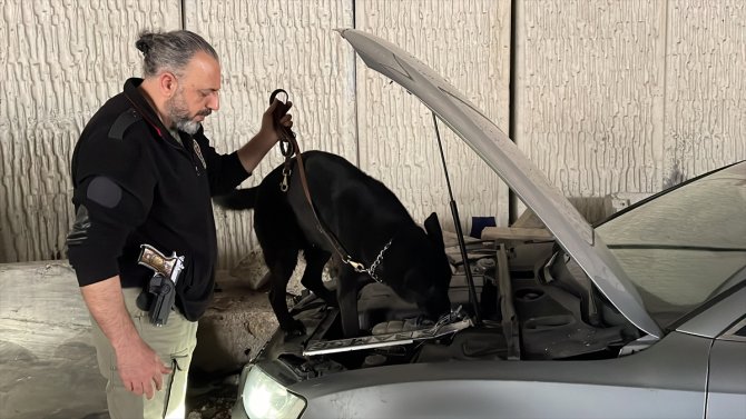 "Dur" ihtarına uymayıp kaçarken kaza yapan araçtan uyuşturucu çıktı