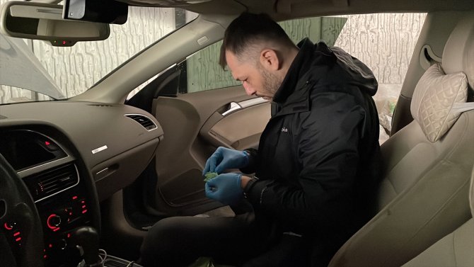 "Dur" ihtarına uymayıp kaçarken kaza yapan araçtan uyuşturucu çıktı