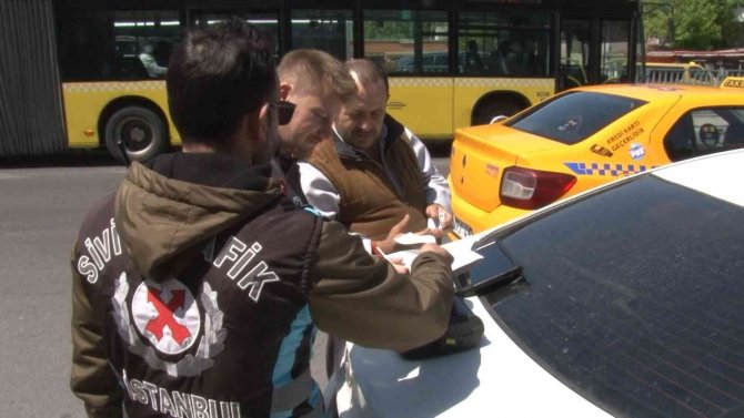 Emniyet kemeri takmayan taksiciler denetime takıldı