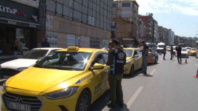 Emniyet kemeri takmayan taksiciler denetime takıldı