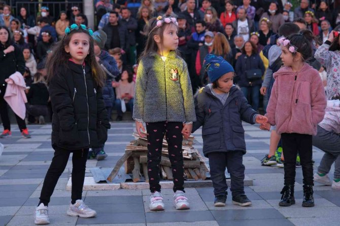 Hıdırellez dansla, şarkıyla kutlandı