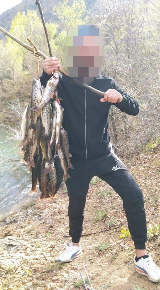 Kaçak balık avladı, sosyal medya hesabından paylaşınca yakayı ele verdi