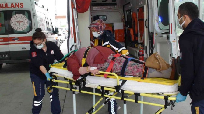 Karaman’da hafif ticari araç takla attı: 3 yaralı