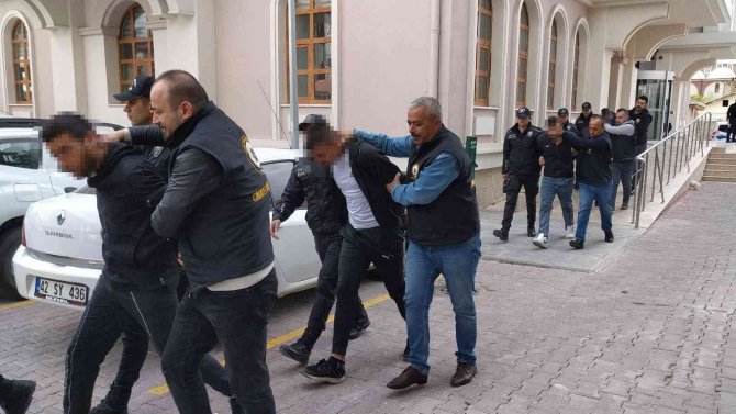 Konya'da dünürler taş ve sopalarla birbirine girmişti! Gözaltına alındılar