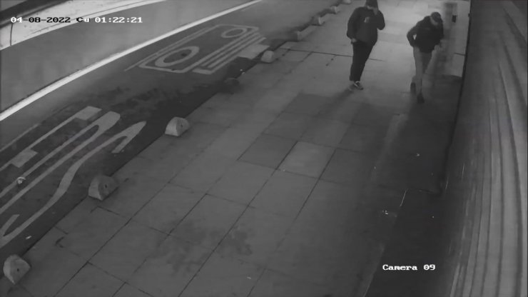 Matkapla deldikleri kasadan 200 bin liralık saat ve telefon çaldılar