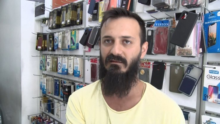 Matkapla deldikleri kasadan 200 bin liralık saat ve telefon çaldılar