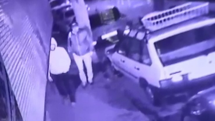 Matkapla deldikleri kasadan 200 bin liralık saat ve telefon çaldılar