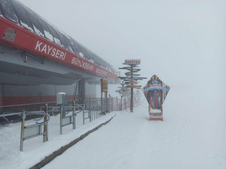 Mayıs karı; kayak merkezi bembeyaz oldu