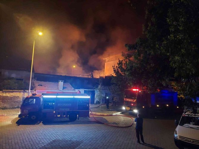 Metruk evde çıkan yangın korkuttu
